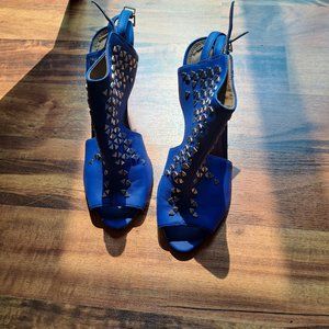 Unique blue wedge 5"